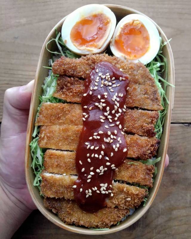 这位日本爸爸做的有料便当,满满都是"肉欲"!隔着屏幕都感到了饿