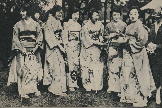 这是1925年的华族女子.