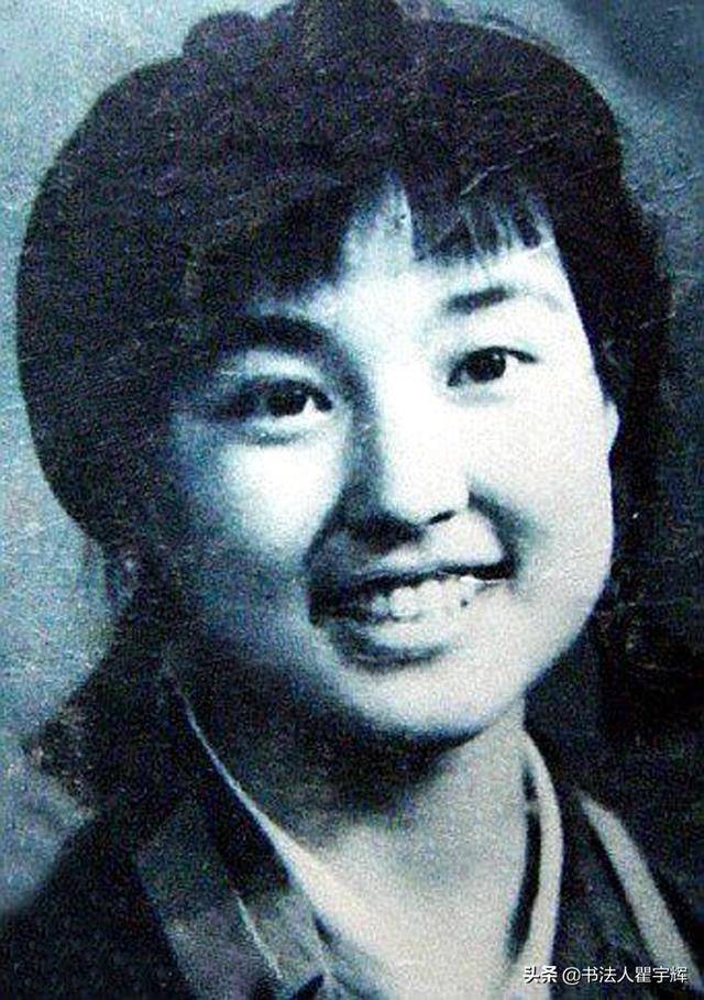 回顾刘晓庆小时候的珍贵老照片,她的可爱,她的青涩,她的妩媚,或许这是