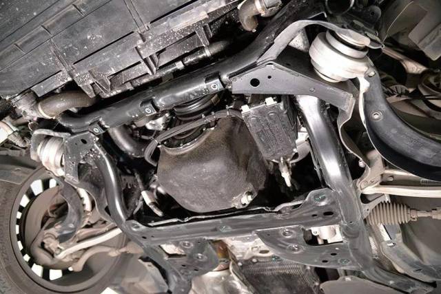 捷豹xel的底盘质感这么好,底盘用料究竟如何?