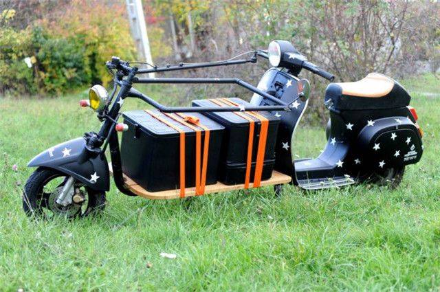 为送快递小伙将自家的小绵羊改装成加长版摩托