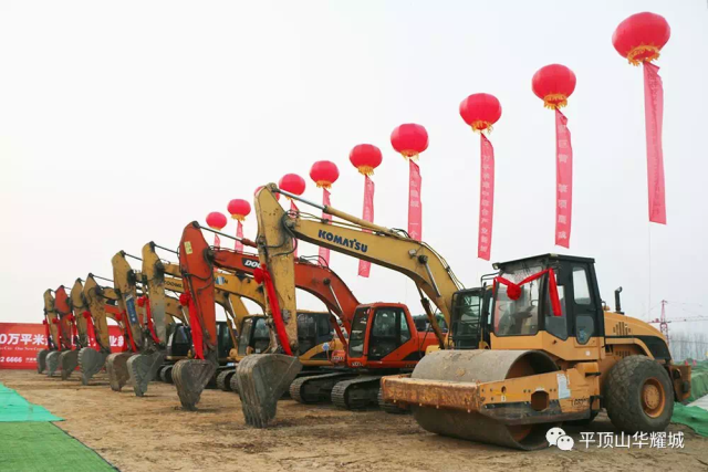 现场工程车整装待发