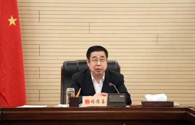 市人大常委会党组(扩大)会议召开 努力在防范化解重大