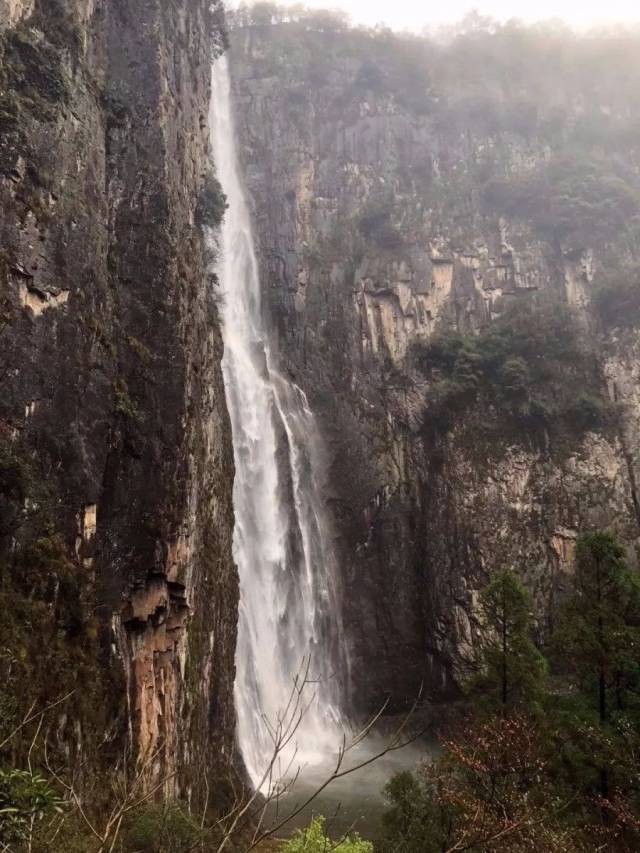 【旅遊雜談】讓人嘖嘖稱奇的瀑布——文成百丈漈_手機搜狐網