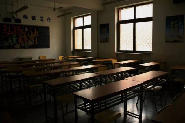 光影错落 惑人心神 在这里的时光是我最充实的时光 好像是.心动的感觉