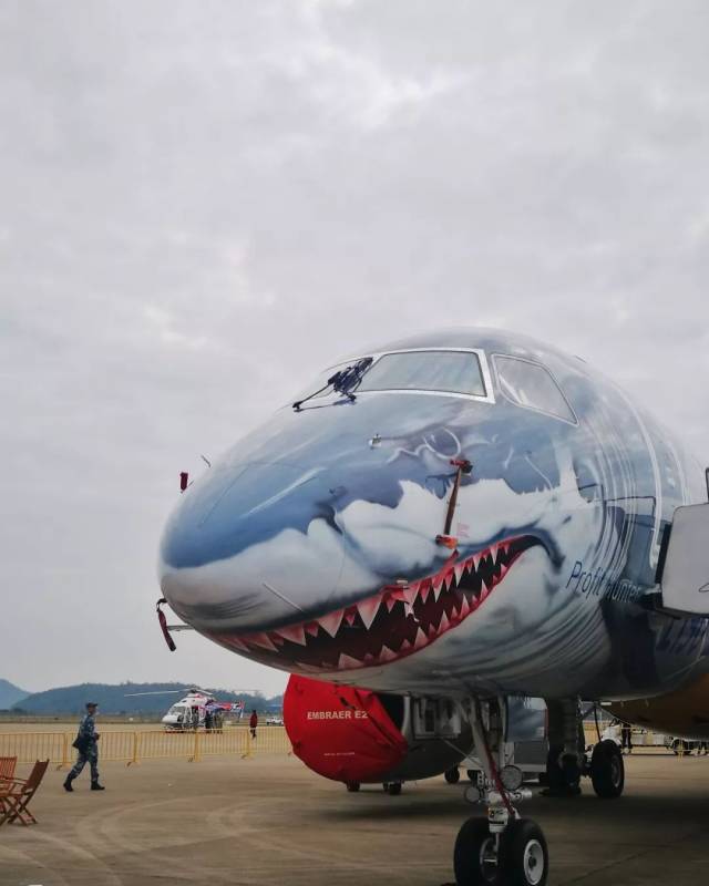 美国大鲨鱼飞机图片