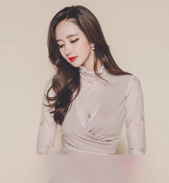 2019女生知性风慵懒中长卷发发型!