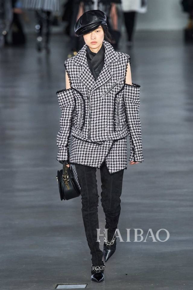 巴尔曼 (balmain) 2019秋冬女装秀,海报带你亲临巴黎时装周