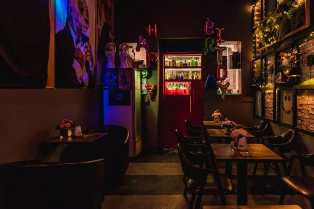 曾是民国小资街,今夜亮起的是酒吧霓虹灯