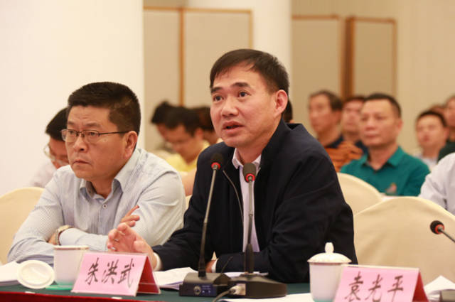 全国人大代表,海南省儋州市市长朱洪武