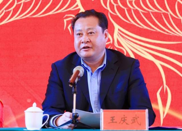 县领导王庆武,邹大坤,储德清,罗正军,程庆出席大会并为副会长以上单位