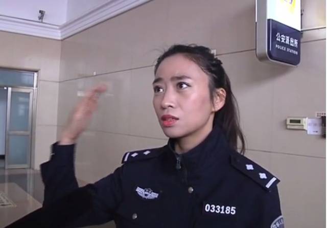 女警察一眼认出并智擒嫌疑人