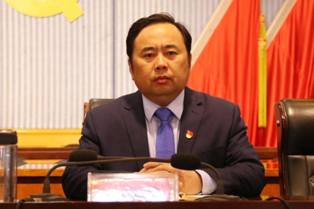 区委副书记,区长安保亮出席会议