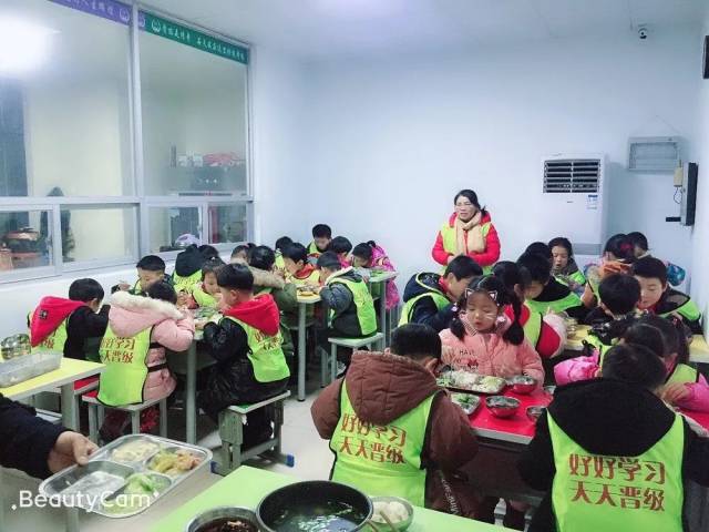 走进小学生托管班：学习与快乐的完美结合