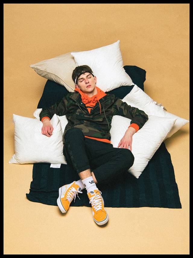 除此之外, comfycush 科技大底出现在加州潮流店铺