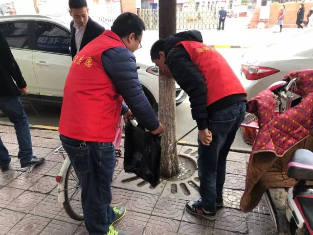 区住建局志愿服务队积极落实区文明办,团区委《学雷锋志愿服务集中