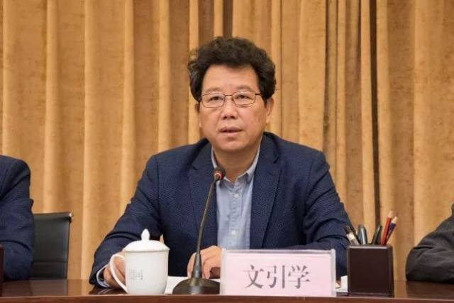 厅长文引学作动员讲话,副厅长刘德虎主持会议,副厅长王韬宣读活动方案