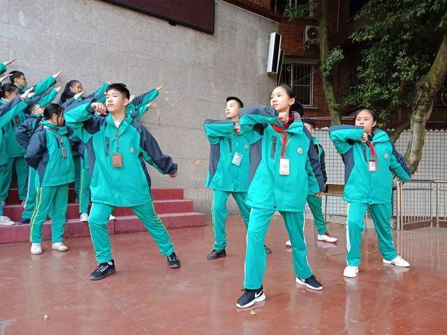 微观校园隆昌市知行中学开展学雷锋系列活动