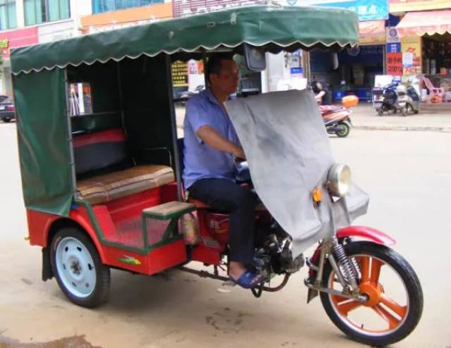 当然,时代在进步 不久后三轮摩托车诞生了