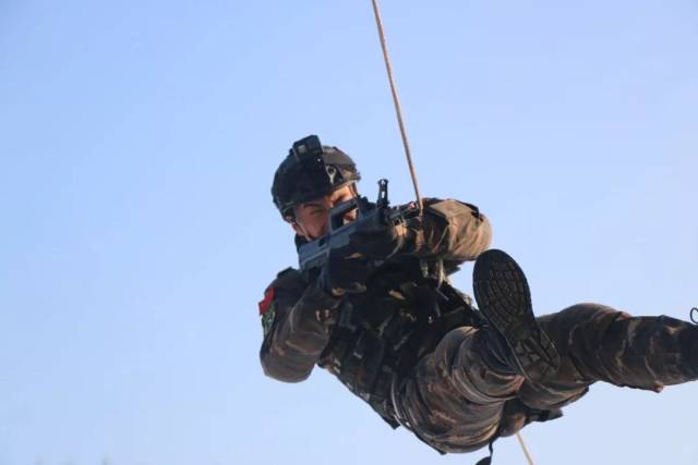 武警通化支队特战队员大练兵!挑战极限,锤炼意志