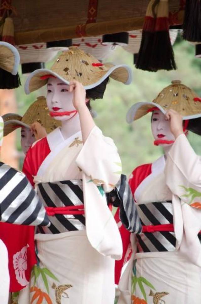 去日本体验”和服或者浴衣”，感受日本文化的魅力_手机搜狐网