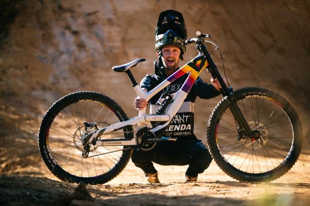 车手战车:darkfest上的10辆速降山地车