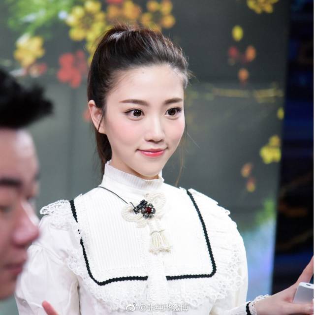 江苏卫视新晋美女主持,在相亲的路上了走成了偶像_手机搜狐网