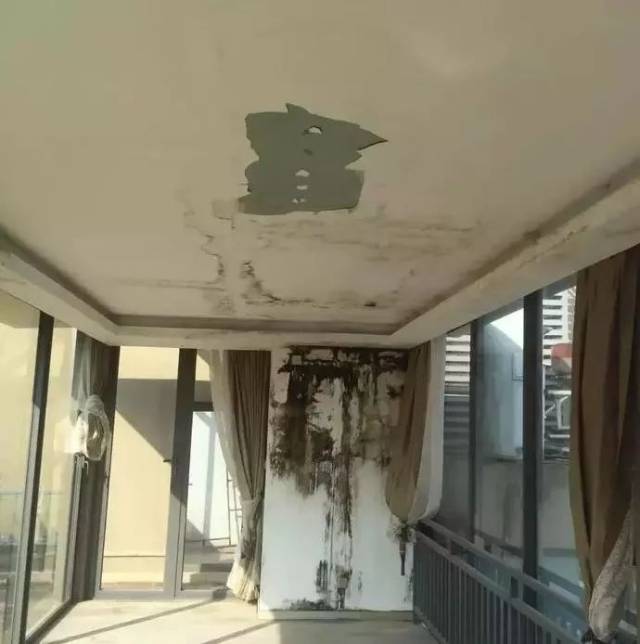 【资讯】三亚万科别墅漏水6年 业主痛斥其像"土匪"