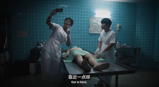 死人脚上的标签图片