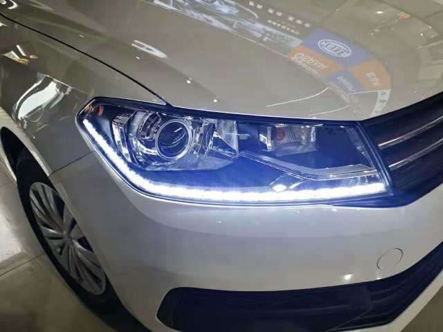 邯郸大众桑塔纳改装大灯双光透镜氙气灯,照亮您回家的路