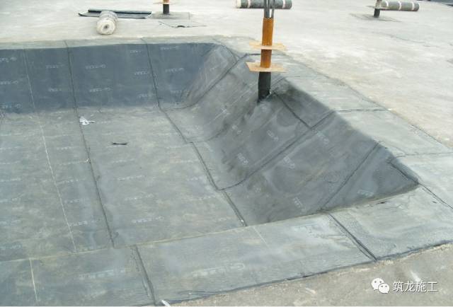 一,集水坑的个数和位置,避免集水坑坐到 墙的位置上.