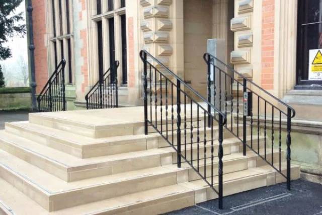 台阶秒变升降电梯,这才是真正的无障碍设计!