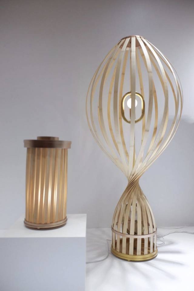 设计师黄婧定制作品:"隐现"灯具(左)