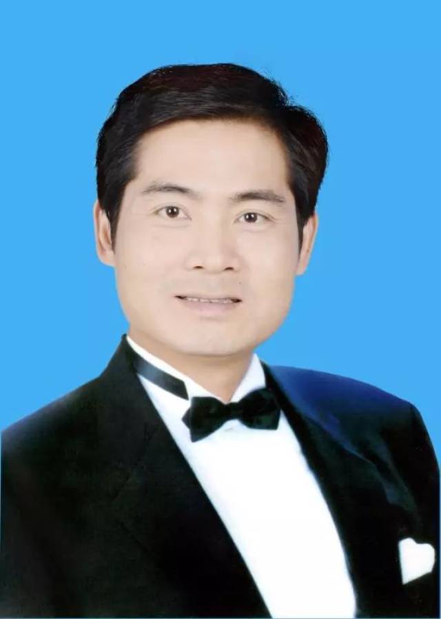 就是曾创作《敬业歌》,《濮阳是我家》,刚刚获得国家级大奖的郭昌老师