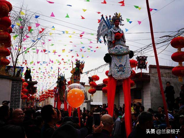 蘭州永登苦水社火堪稱是一場代表蘭州本土民俗文化的藝術盛宴