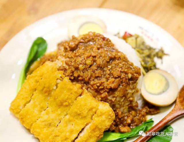 超级入味的卤肉饭加上炸的酥脆的藤椒鸡排