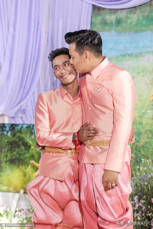 于去年年底结婚柬埔寨男同性恋艺人婚姻竟已走到尽头