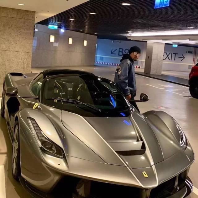 周杰伦大秀银色敞篷版法拉利拉法余文乐林志颖罗志祥看红了眼