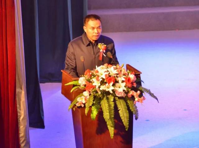 满庭芳华"——丽星教育集团年会盛典暨先进个人表彰大会在通许县影
