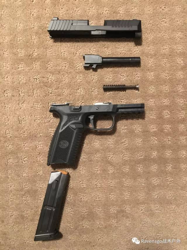 fn 509(左)与格洛克glock gen5 g17(右 前方高能,请各位酌情观看!