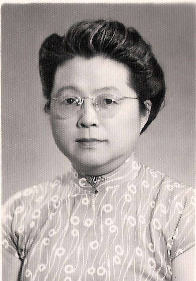 她们的祖父 严信厚被誉为宁波帮的开山鼻祖,父亲严子均继承家业后继续