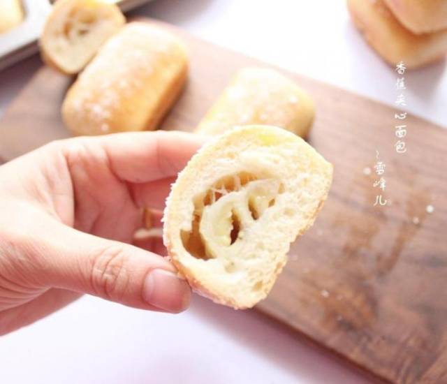 香蕉馅面包非常好吃, 一起来尝尝吧