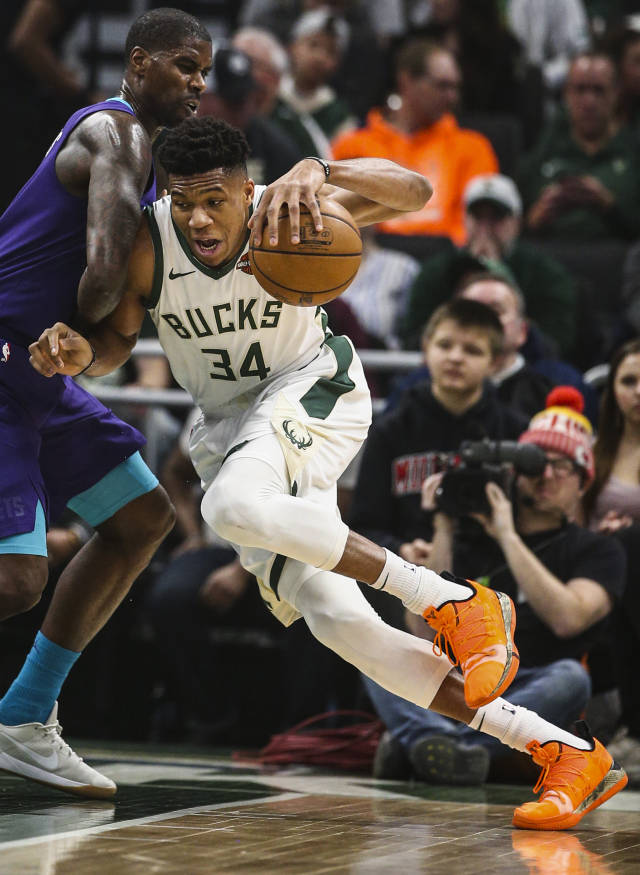 篮球——nba常规赛:雄鹿胜黄蜂