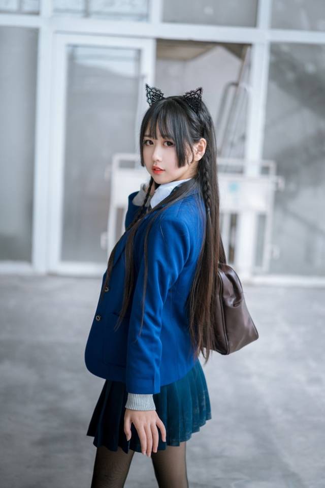 cos:漫展上的黑长直软妹.