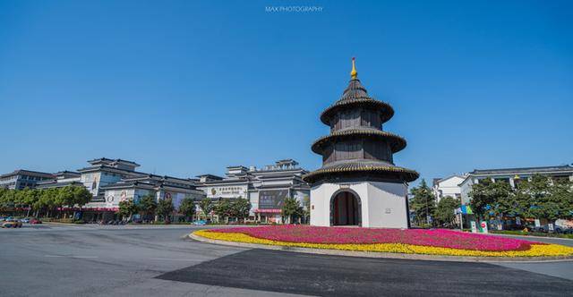 晚上去南門遺址碼頭坐船遊古運河,終點是便益門碼頭,這邊排隊的人不多