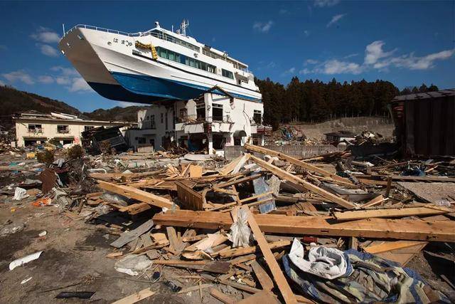 日本311大地震虽然过去了整整8年，这些照片定格了当年场景_手机搜狐网