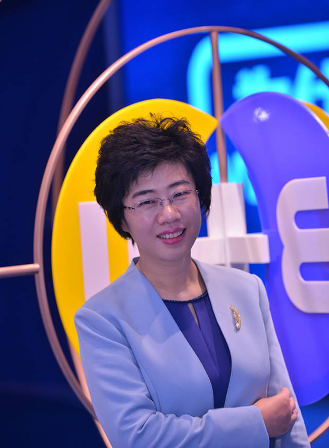 谭丽霞是全国妇联第十二届执行委员会常务委员,海尔集团执行副总裁兼