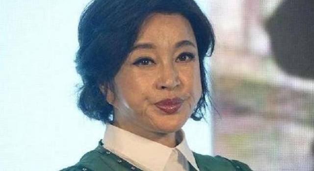 曾逼走原配嫁导演,结婚16年无子被抛弃,今63岁