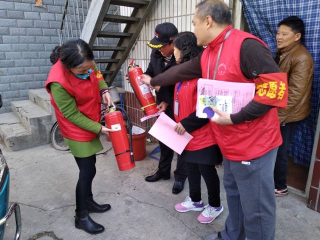 重庆工厂女工洗澡视频曝光引发全网热议，细节画面令人震惊，工厂回应称监控被恶意剪辑，网友质疑隐私保护缺失