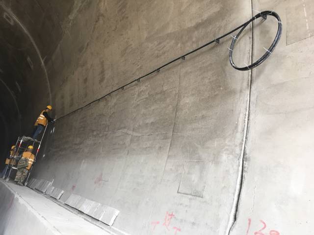 成昆铁路米攀段首条电力电缆成功敷设